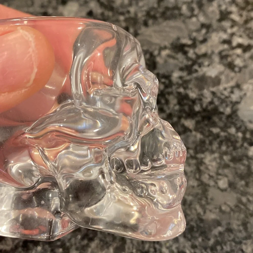 Studio crystal collection 4 skull head shot glasses brand new Halloween